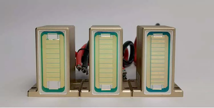 Diode laser AuSn bars V.S. Indium bars 1 Diode laser AuSn laser stack